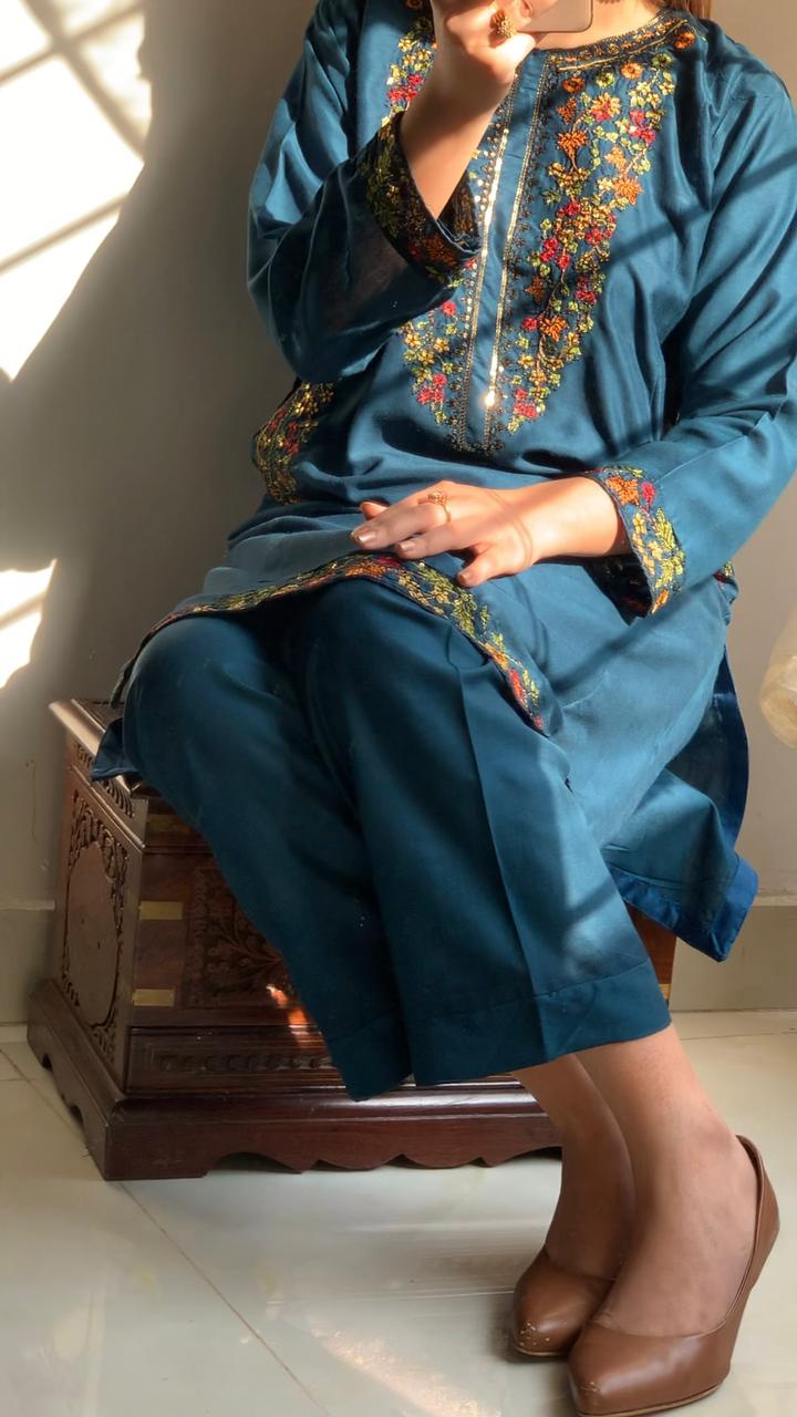 Pocket Sequence Embroidered 2-PIECE