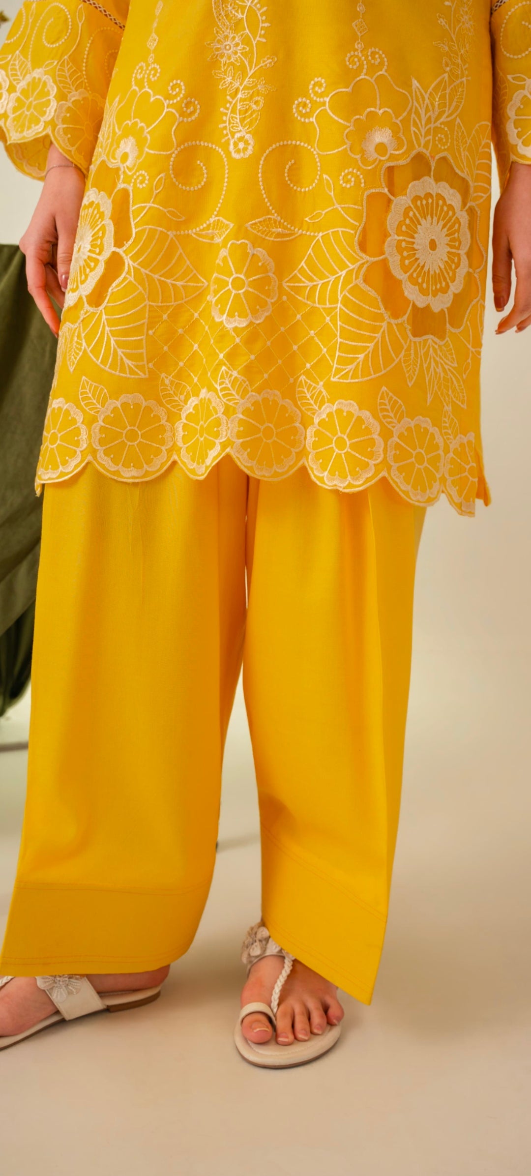 PREMIUM QUALITY 3-PIECE STICHED CUTWORK STYLED DREES