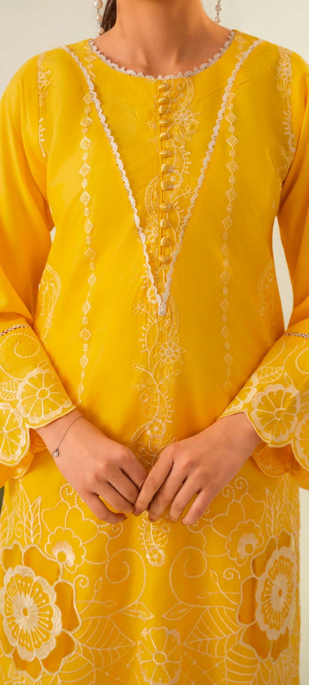 PREMIUM QUALITY 3-PIECE STICHED CUTWORK STYLED DREES