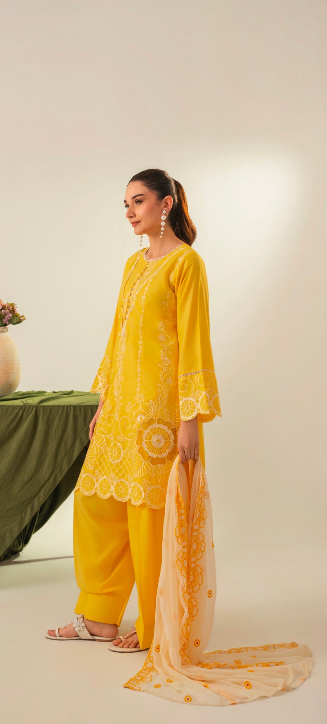 PREMIUM QUALITY 3-PIECE STICHED CUTWORK STYLED DREES